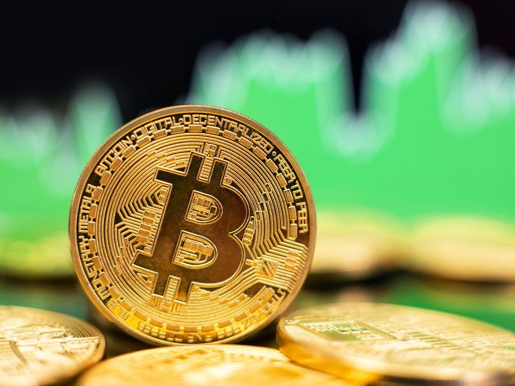 Bitcoin se recupera a medida que las altcoins se vuelven verdes, empuja el mercado por encima del umbral de $ 1 billón