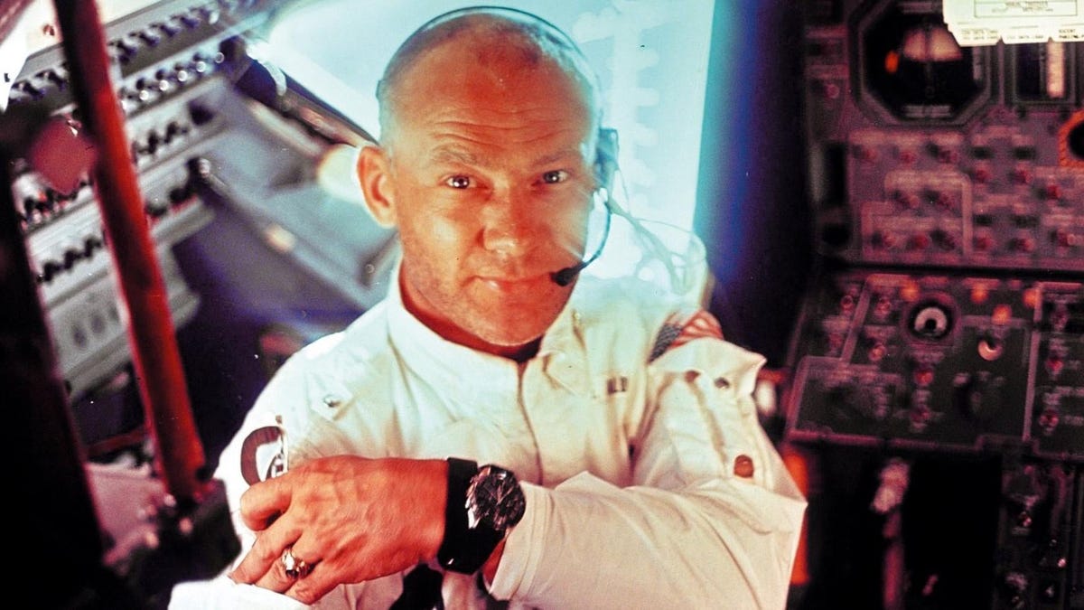 Chaqueta de Buzz Aldrin y más objetos vendidos por $8 millones