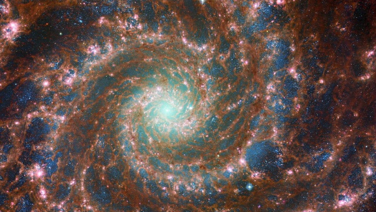 Telescopio Webb captura la increíble belleza de la galaxia fantasma