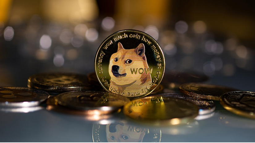 Dogecoin salta un 15% en 24 horas mientras DOGE supera el nivel crítico