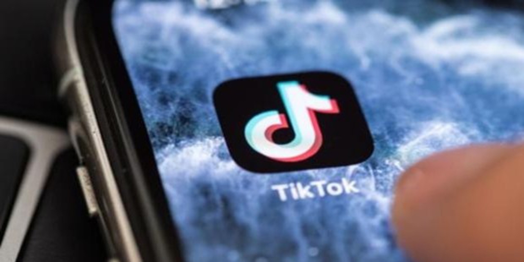TikTok puede espiar lo que tus hijos teclean en su teléfono, según un estudio