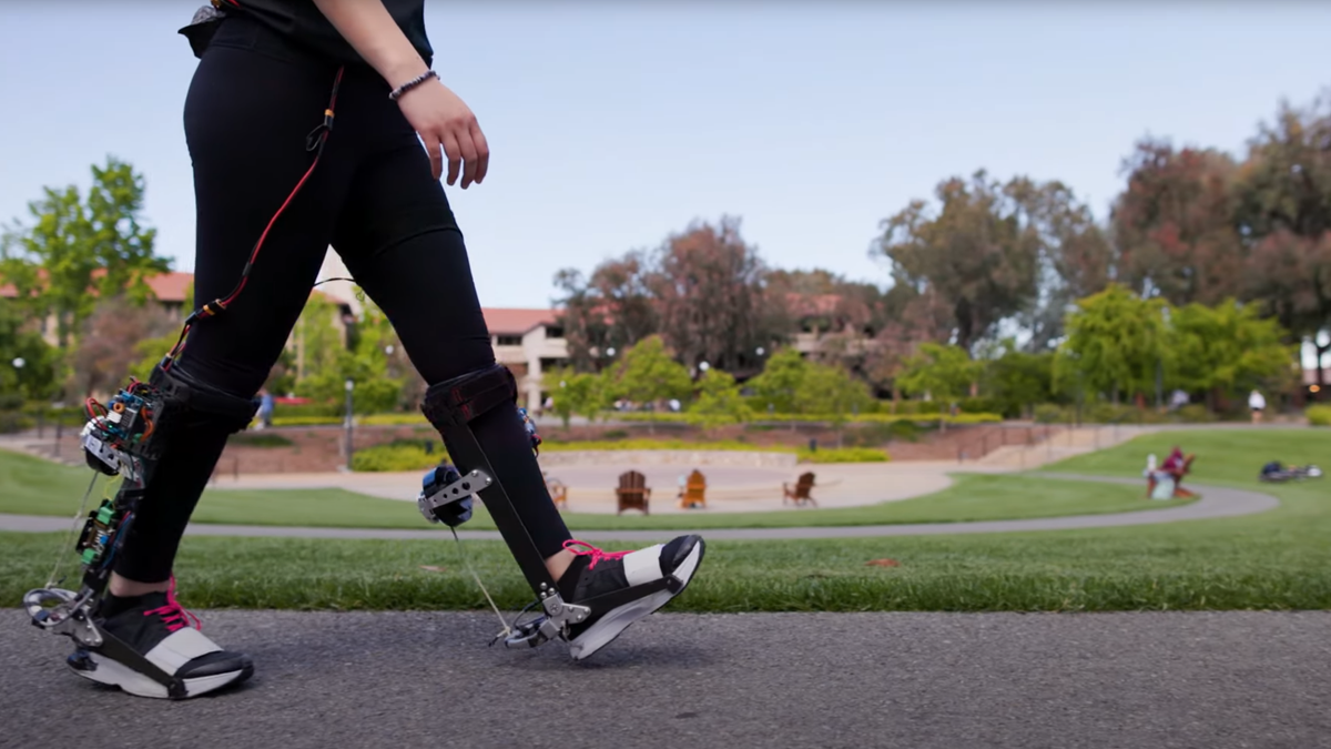 Estas botas robóticas ayudan a caminar más rápido y sin esfuerzo