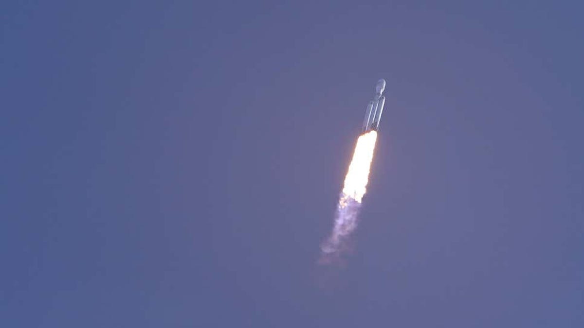 Así fue el aterrizaje múltiple de los cohetes del Falcon Heavy