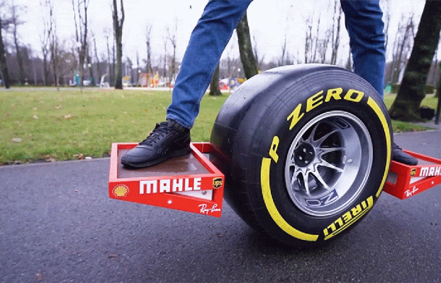 Convierte una rueda de Fórmula 1 en un monopatín eléctrico