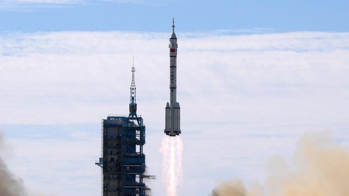 El misterioso avión espacial de China expulsa un objeto desconocido