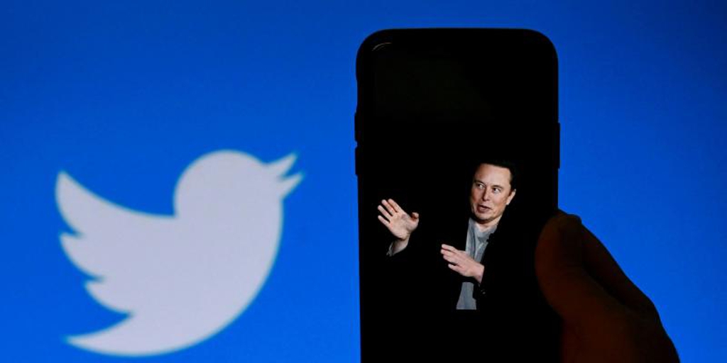 Elon Musk amenaza con crear un teléfono si Apple y Google intentan acabar con Twitter