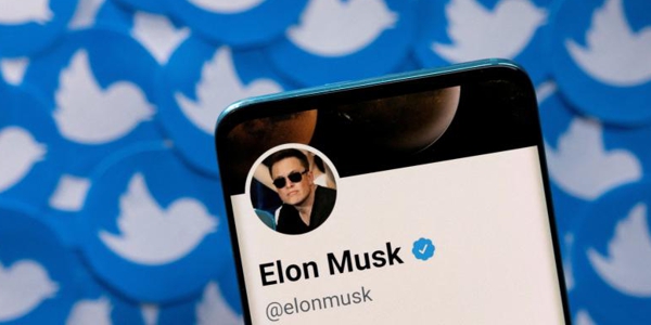 Elon Musk anuncia un nuevo sistema de verificación con insignias de colores que llegará la semana que viene