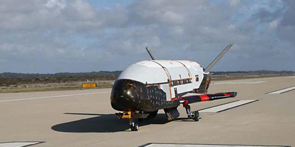 El misterioso avión espacial militar de la NASA toma tierra tras pasar más de 900 días en el espacio