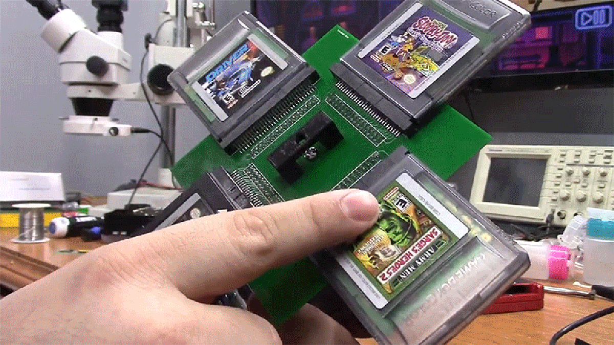 Cómo poner cuatro cartuchos en una Game Boy