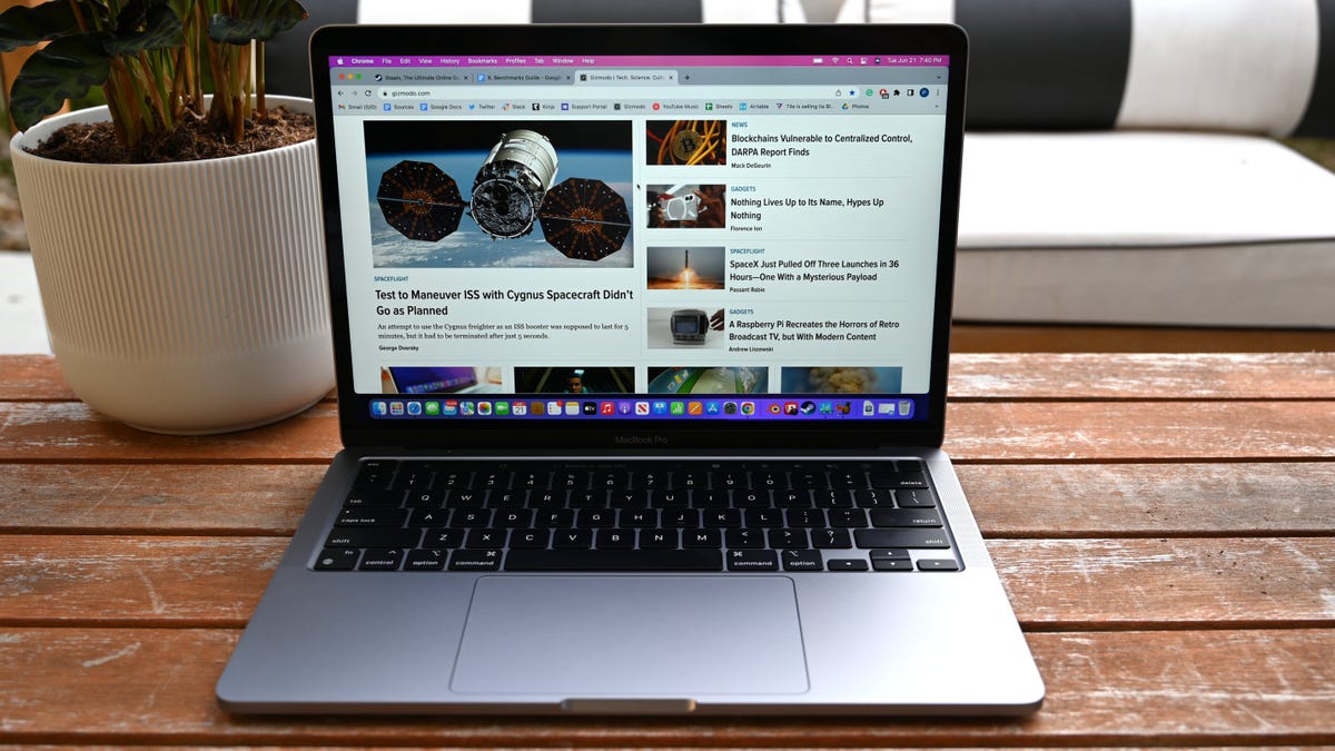 Apple prepara MacBook con pantalla OLED y táctil