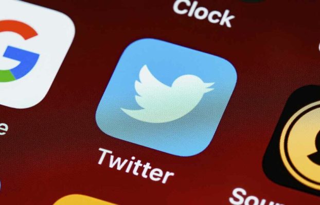 Twitter Blue ya está disponible a nivel global y el antiguo sistema verificación tiene los días contados