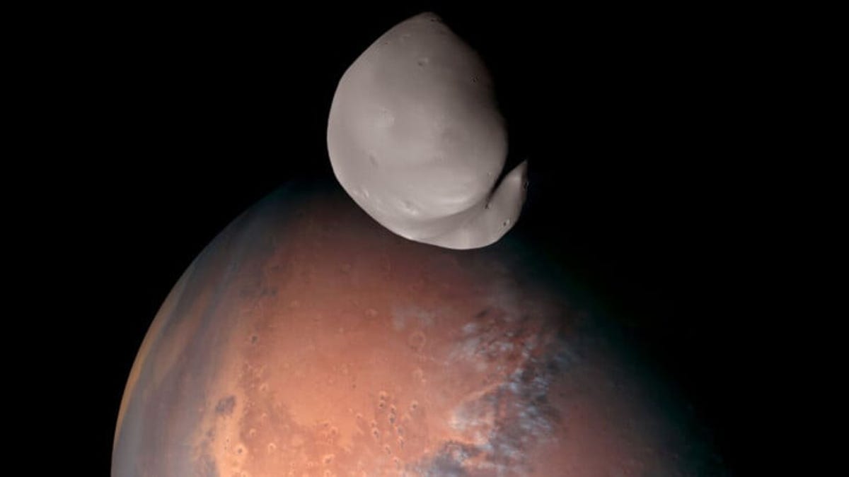 La sonda Hope captura imágenes únicas de Deimos, la luna de Marte