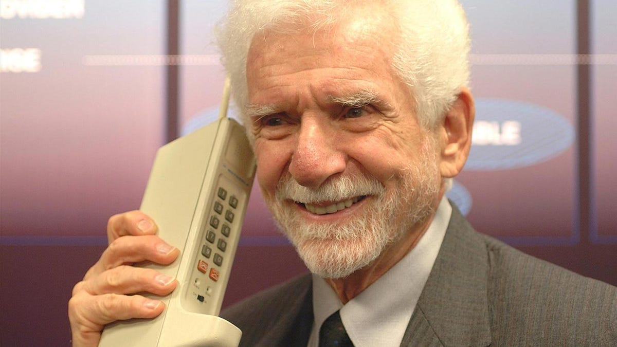 Se cumplen 50 años de la primera llamada con móvil o celular