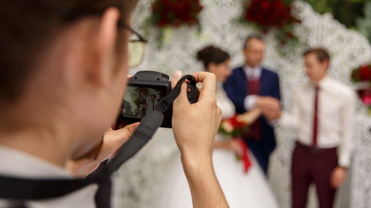 Exige el reembolso al fotógrafo de su boda tras divorciarse