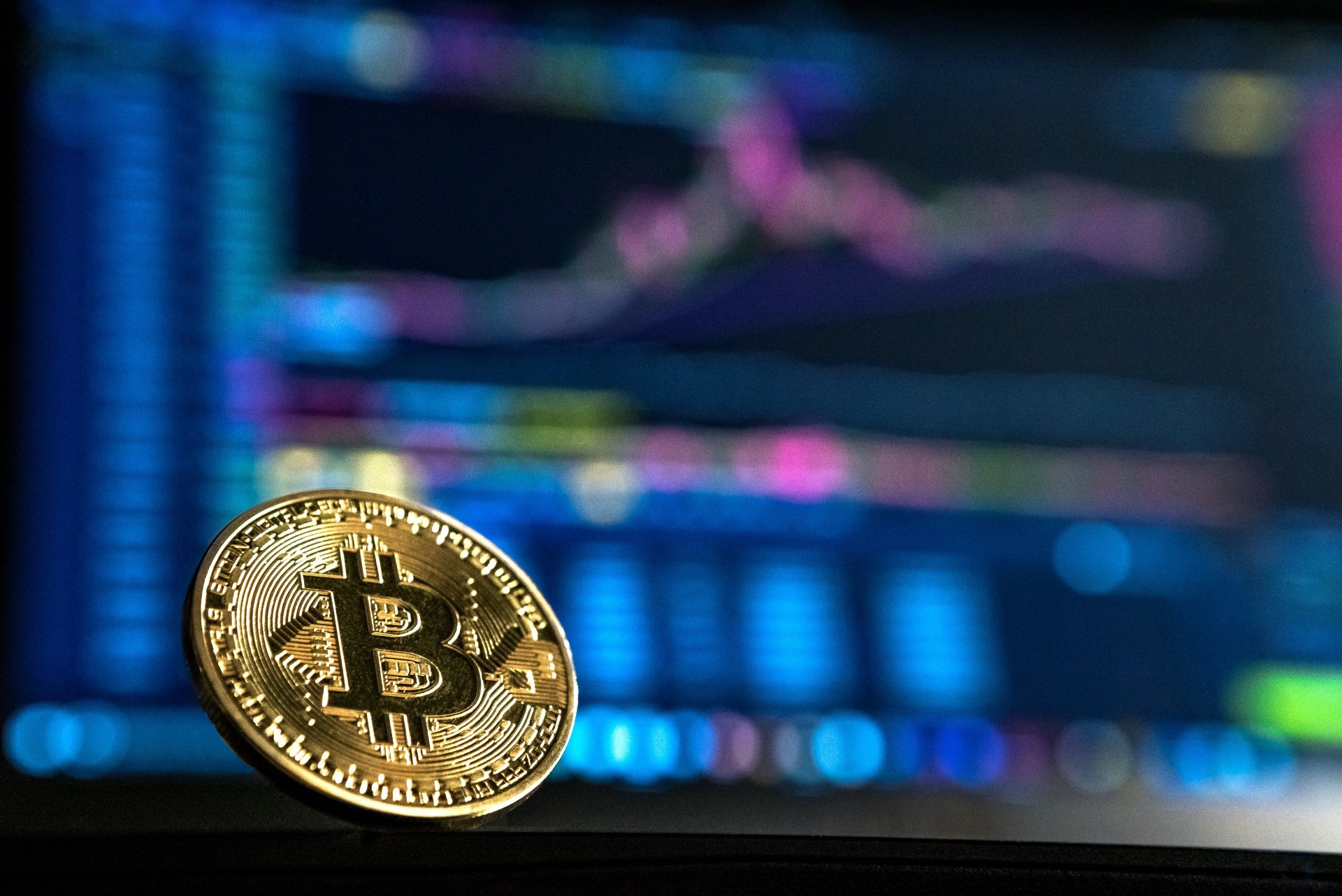 Los especuladores de Bitcoin se retiran mientras los tenedores a largo plazo se duplican desde el pico de $ 69,000