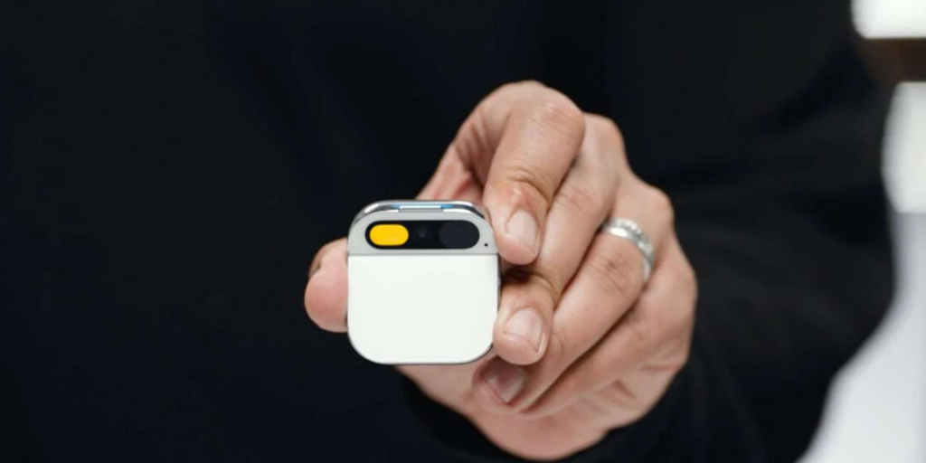 Humane presenta AI Pin, el dispositivo con acceso a ChatGPT que quiere remplazar al móvil