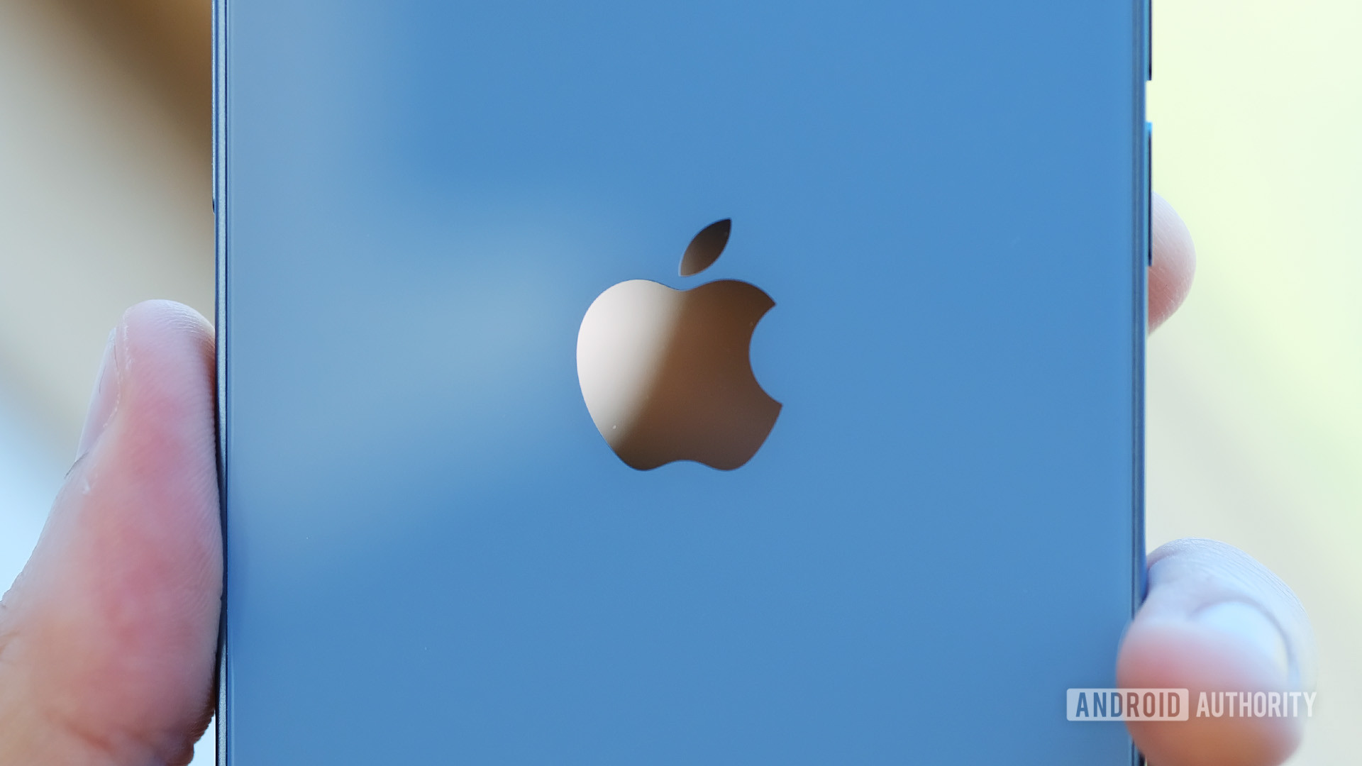 Apple pronto permitirá tiendas de aplicaciones rivales en su plataforma en la UE