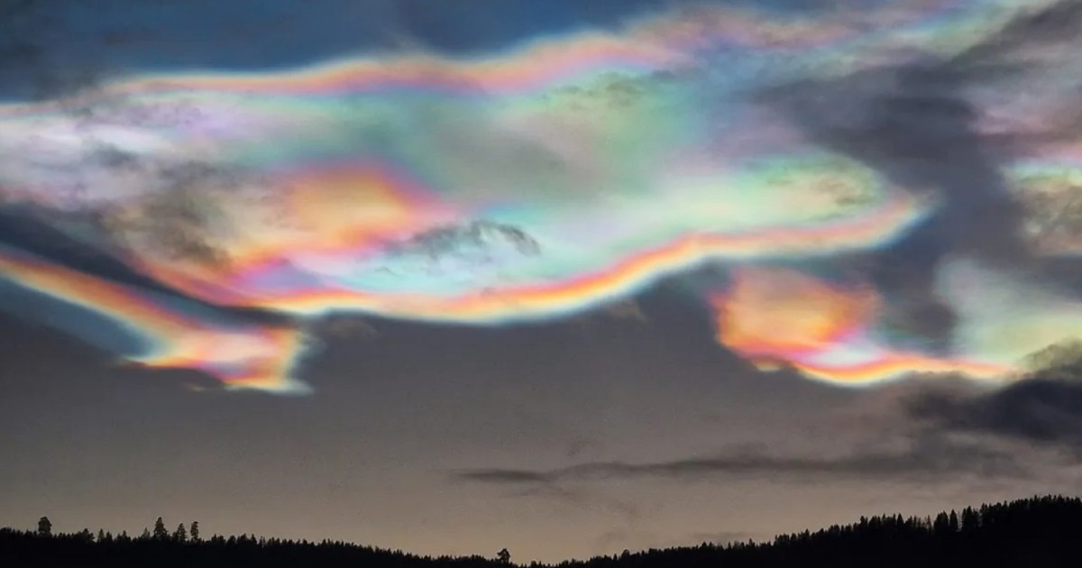 Las asombrosas nubes arcoíris que aparecieron en el círculo polar