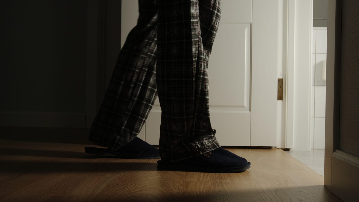 Detenga los viajes nocturnos al baño con estos 5 consejos para ahorrar sueño