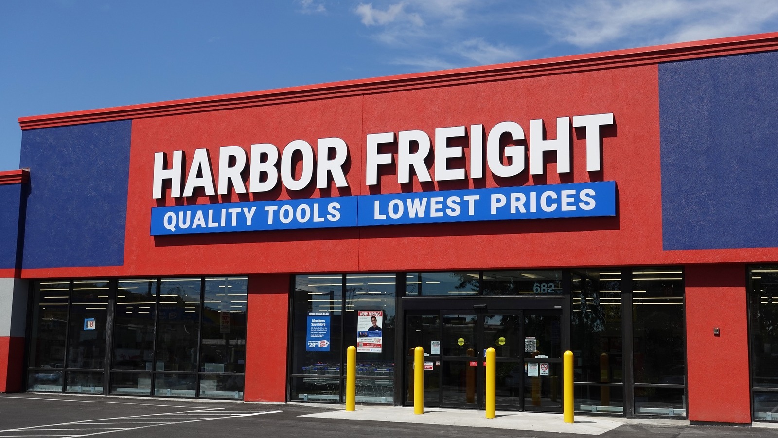 ¿Quién es el propietario de Harbor Freight Tools y cómo empezó la empresa?