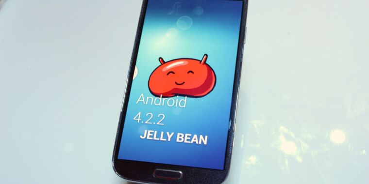 Android 15 podría traer de vuelta los widgets de la pantalla de bloqueo