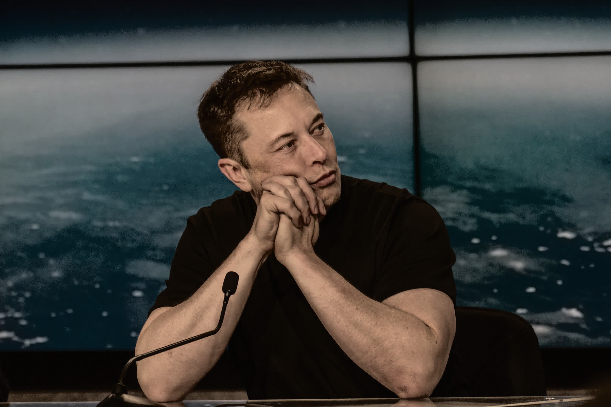Elon Musk lanza un ultimátum a Tesla: dame más acciones o se detendrá el desarrollo de IA y robótica