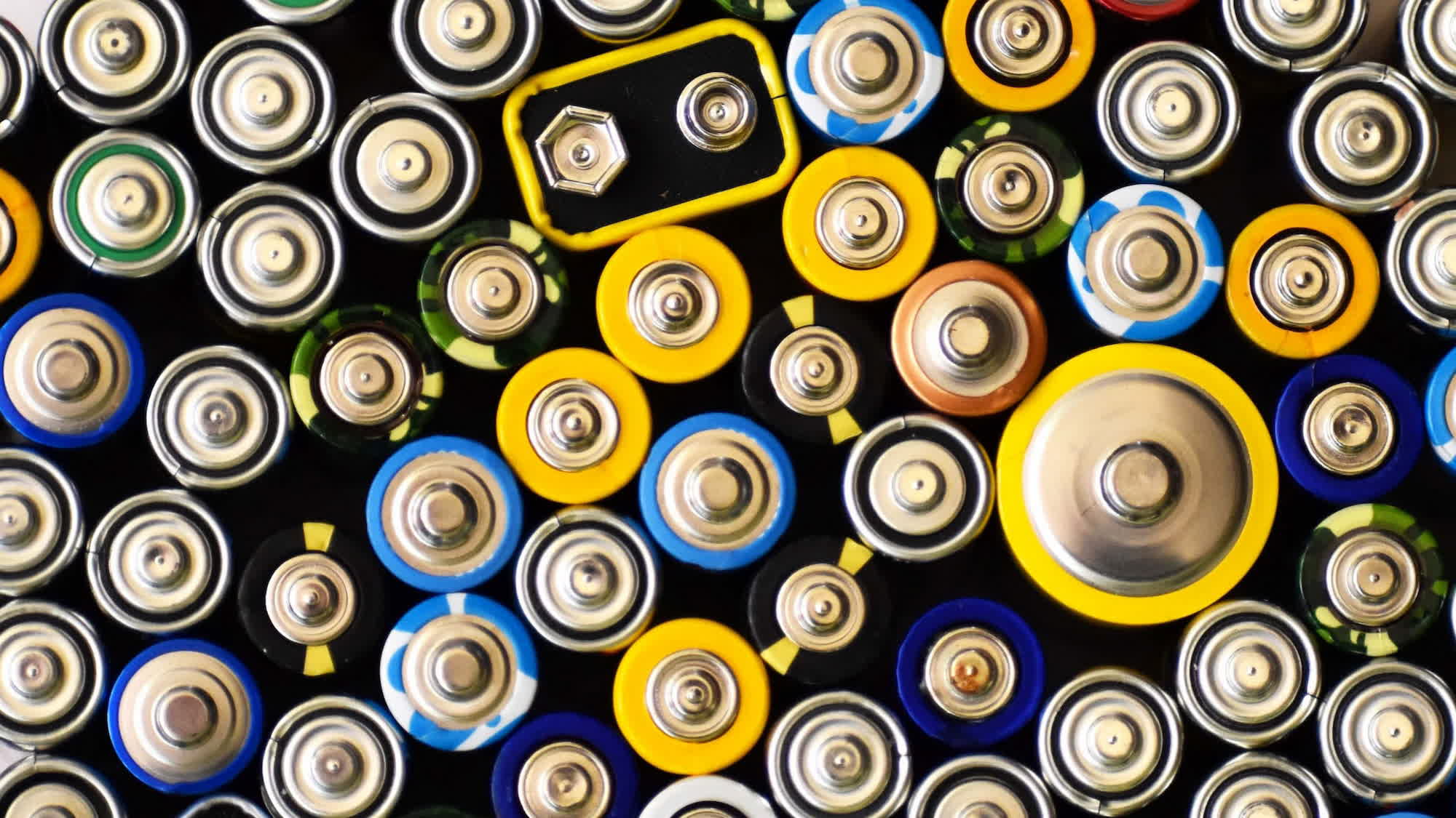 La IA de Microsoft encontró un nuevo material para reemplazar las baterías de iones de litio