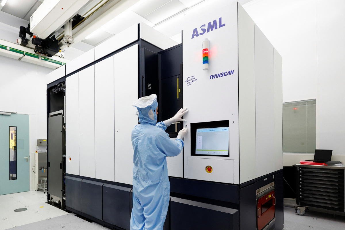 Según se informa, Estados Unidos detuvo los envíos de máquinas de fabricación de chips de ASML a China semanas antes de la prohibición.
