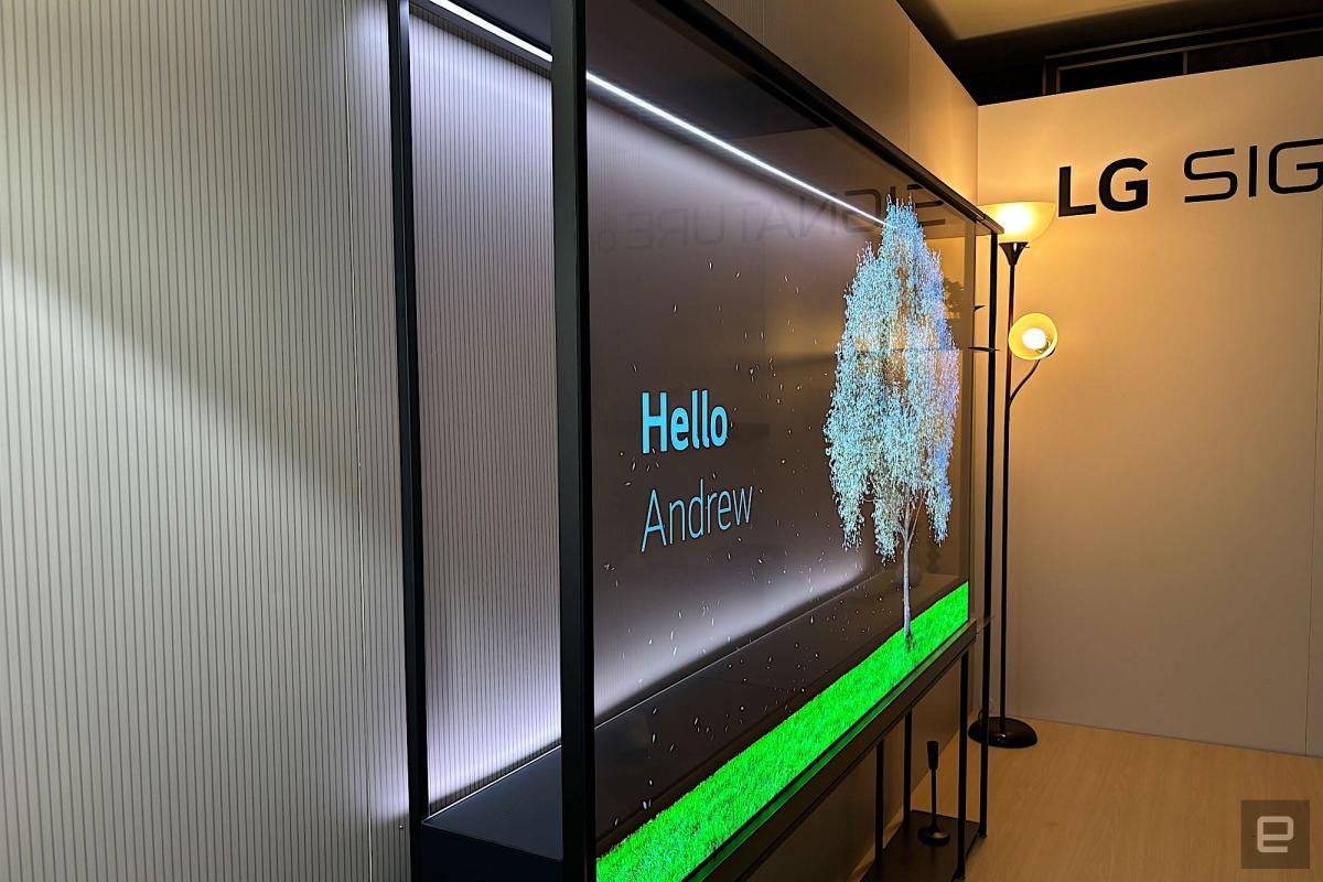 LG llevó el primer televisor OLED transparente inalámbrico del mundo a CES 2024