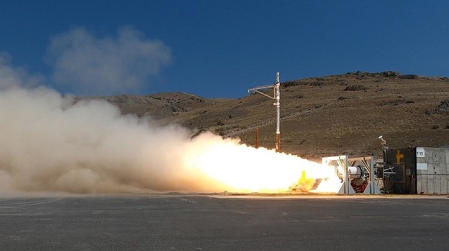 La Marina de los EE. UU. asegura la cadena de suministro de motores de cohetes sólidos en medio de la creciente demanda