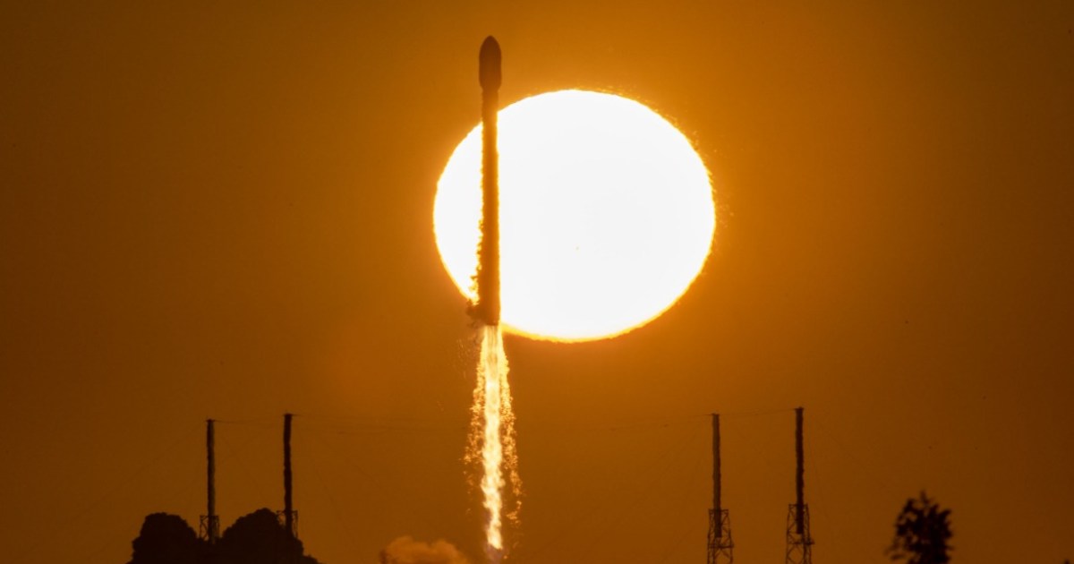 Mira cómo se quema el motor del Falcon 9 con el sol orbital de fondo