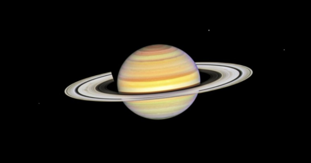 El Hubble toma una imagen de radios oscuros en los anillos de Saturno