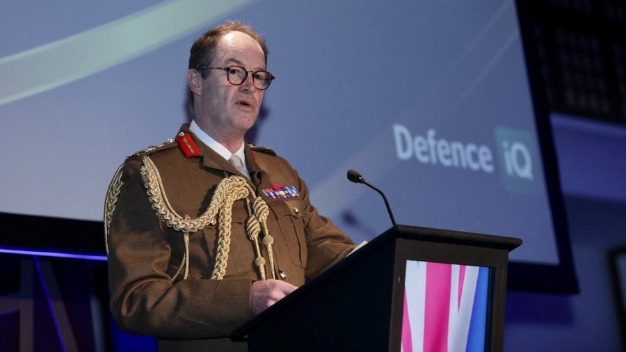 El éxodo militar del Reino Unido impulsa una propuesta pública de convocatoria al ejército británico