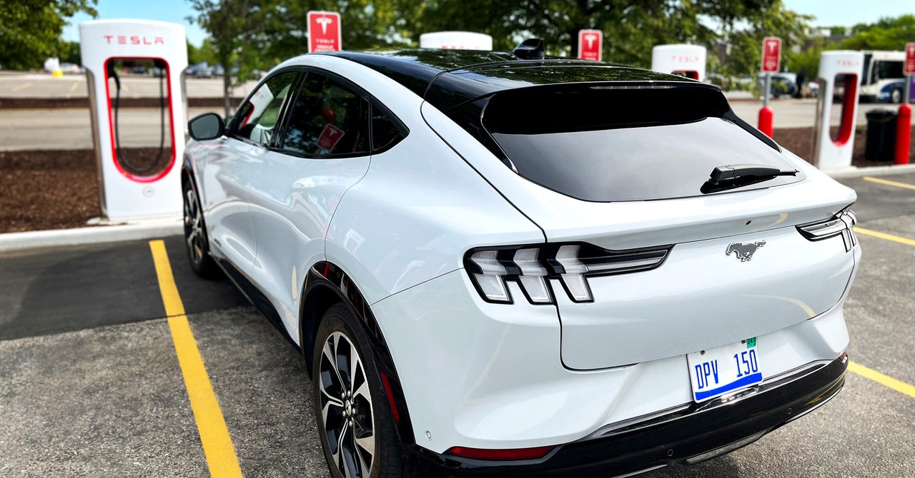 Ford está regalando convertidores de cargadores Tesla que desbloquearán un nuevo mundo de energía para vehículos eléctricos