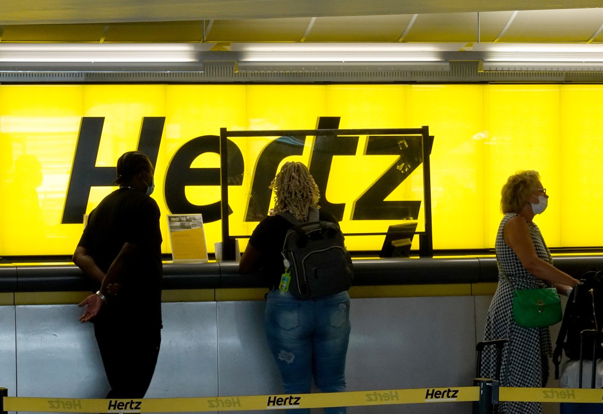 Hertz está vendiendo sus vehículos eléctricos porque falló en el lanzamiento para conductores de viajes compartidos