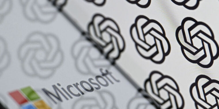 Los reguladores no están convencidos de que Microsoft y OpenAI operen de forma independiente