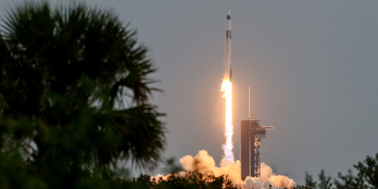 Axiom y SpaceX lanzan tercera misión con tripulación totalmente privada a la estación espacial