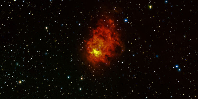 Daily Telescope: una protoestrella monstruosa en una nebulosa distante