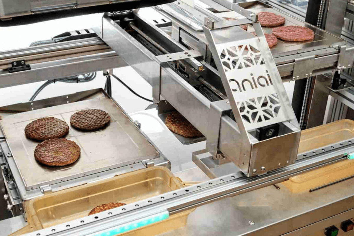 Aniai llevará un robot para cocinar hamburguesas a los restaurantes por valor de 12 millones de dólares