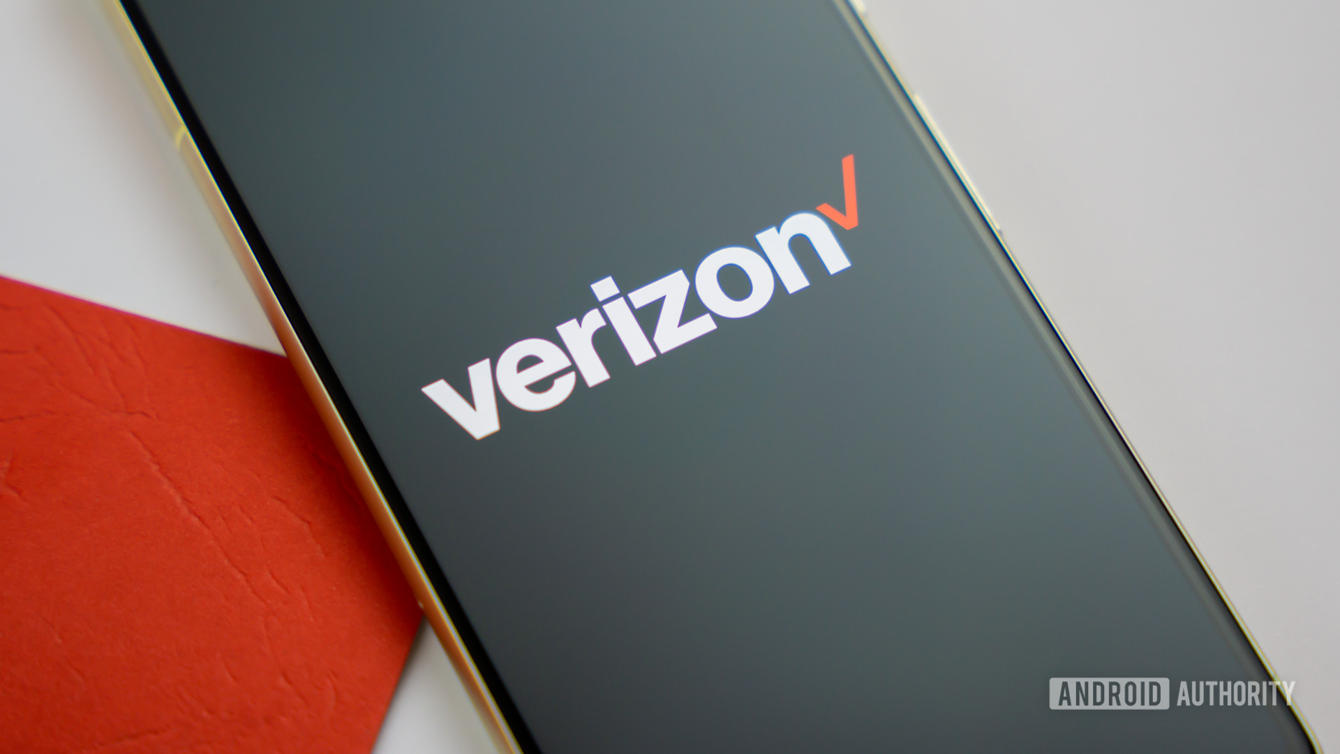 Verizon seguirá cobrando una tarifa mensual frívola incluso después del pago del acuerdo de 100 millones de dólares.