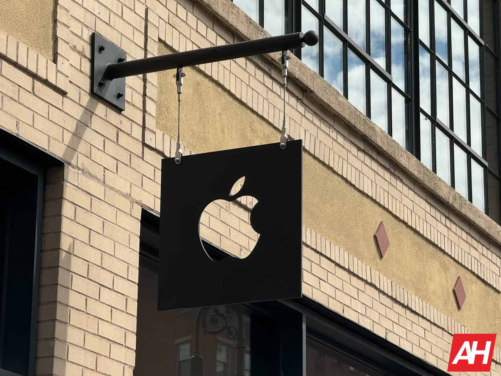 La demanda del Departamento de Justicia «amenaza lo que somos», dice Apple