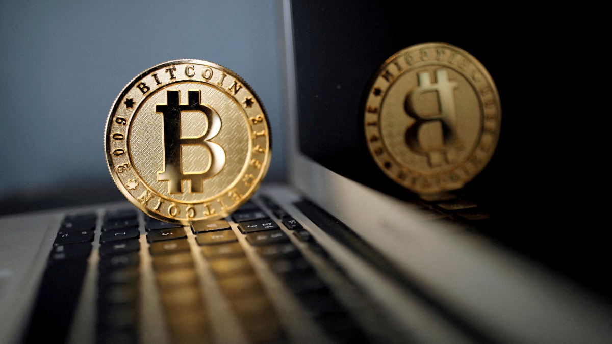 Dólar estable, Bitcoin mantiene ganancias antes de la esperada aprobación del ETF al contado
