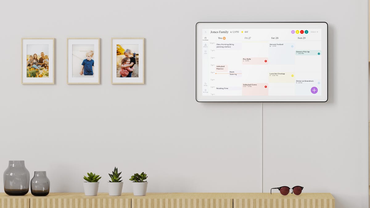 Esta pantalla inteligente de 27 pulgadas promete ayudar a las familias ocupadas a mantenerse organizadas