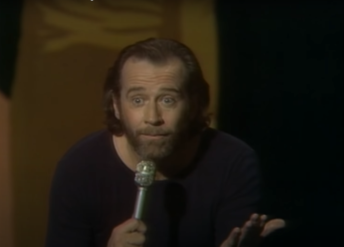 El patrimonio de George Carlin demanda por un especial de comedia generado por IA