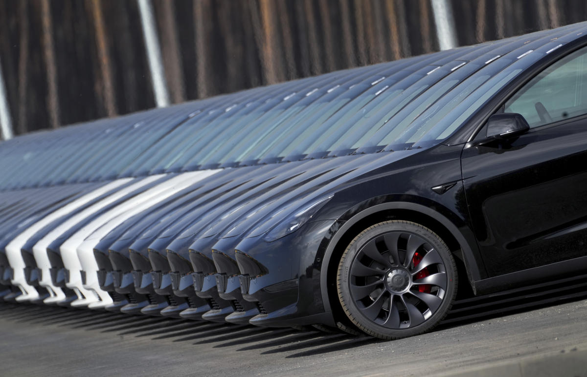 Tesla dice que entregó un récord de 1,8 millones de vehículos eléctricos en 2023