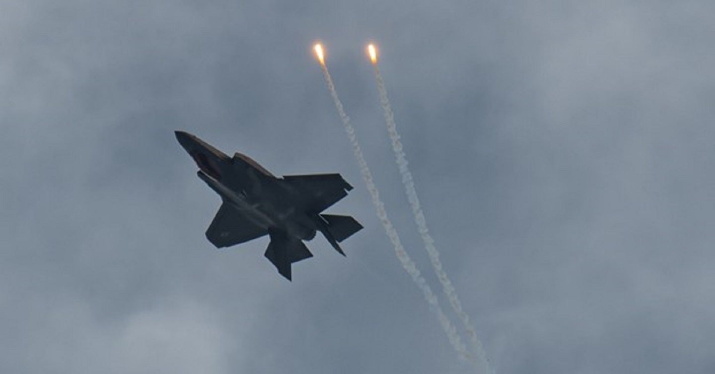 Varias naciones del F-35 Joint Strike Fighter compran señuelos de bengalas IR