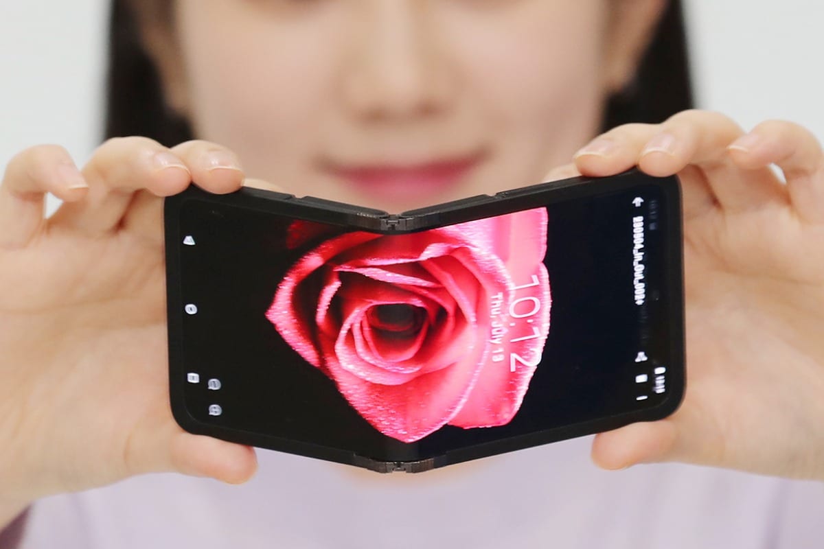 CES 2024: Samsung demuestra una pantalla conceptual de entrada y salida flexible que podría llegar a los futuros plegables Galaxy