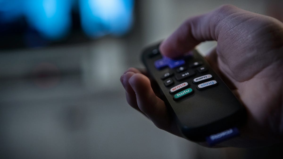 6 formas de ahorrar dinero en la transmisión de TV sin perder los programas que amas
