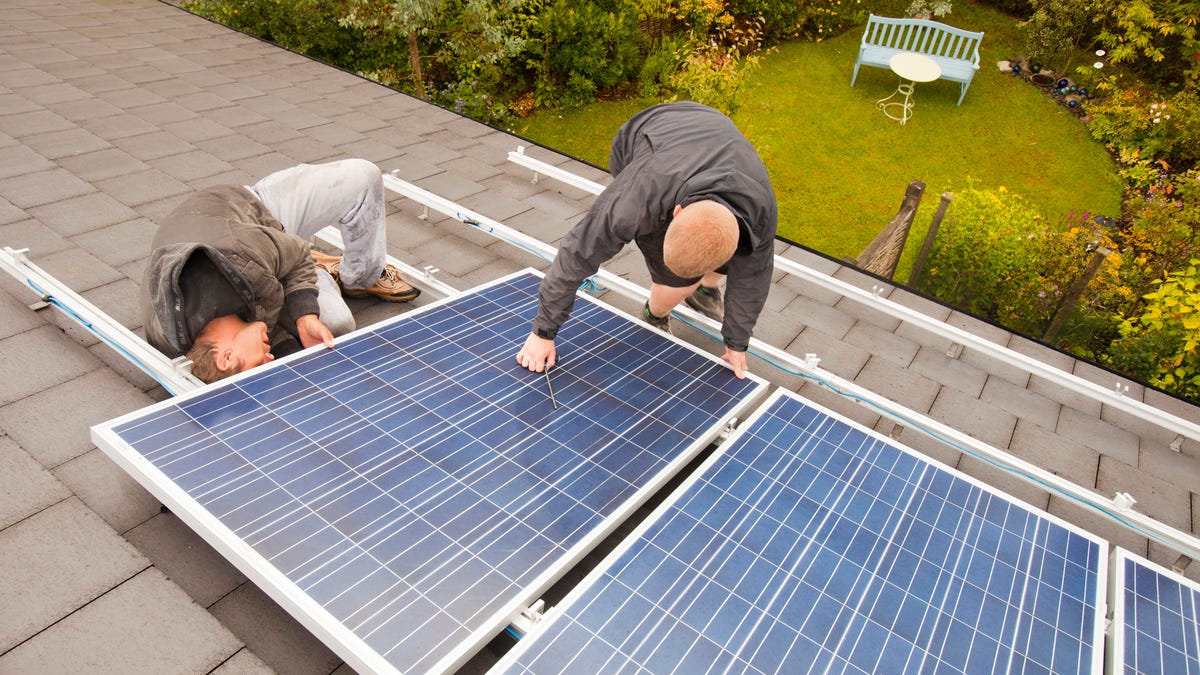¿Debería comprar sus paneles solares?  Alquilar podría ser una mejor opción