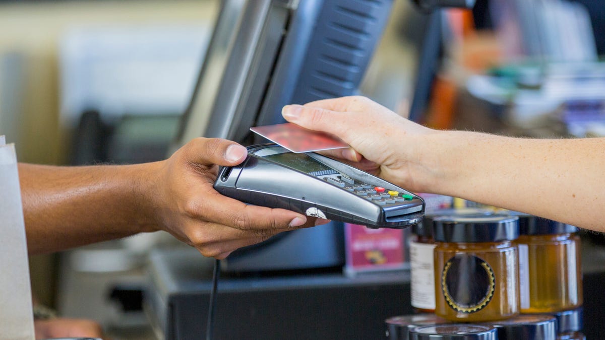 ¿Son las tarjetas de crédito sin contacto la forma más segura de pagar?  – CNET